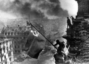 Flaggenhissung auf Reichstag